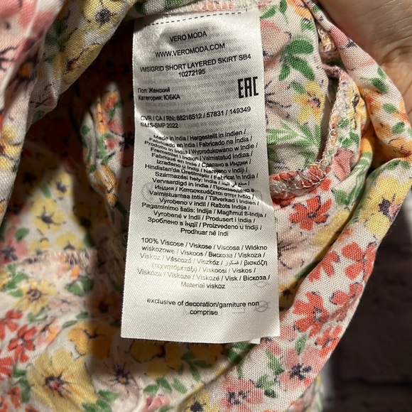 ✨3 for $20✨Vero Moda Tiered Skirt XS - Picture 5 of 6